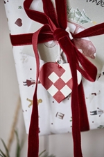 Julehjerte til ophæng fra My Nostalgic Christmas  flettet på gave fra Ib Laursen - Tinashjem